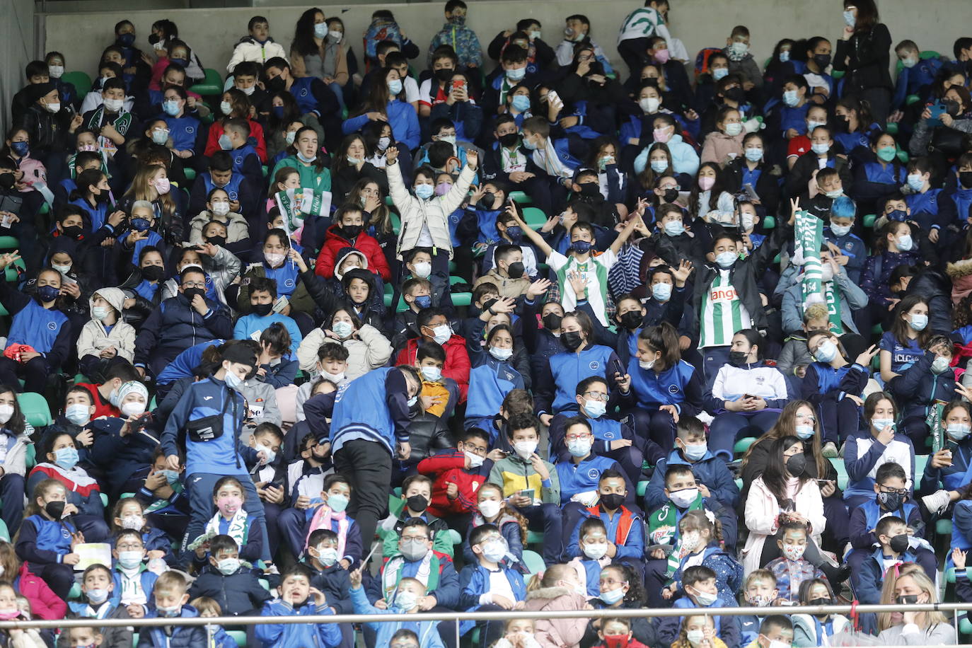 El excelente ambiente con miles de escolares en el Córdoba CF - Tamaraceite, en imágenes