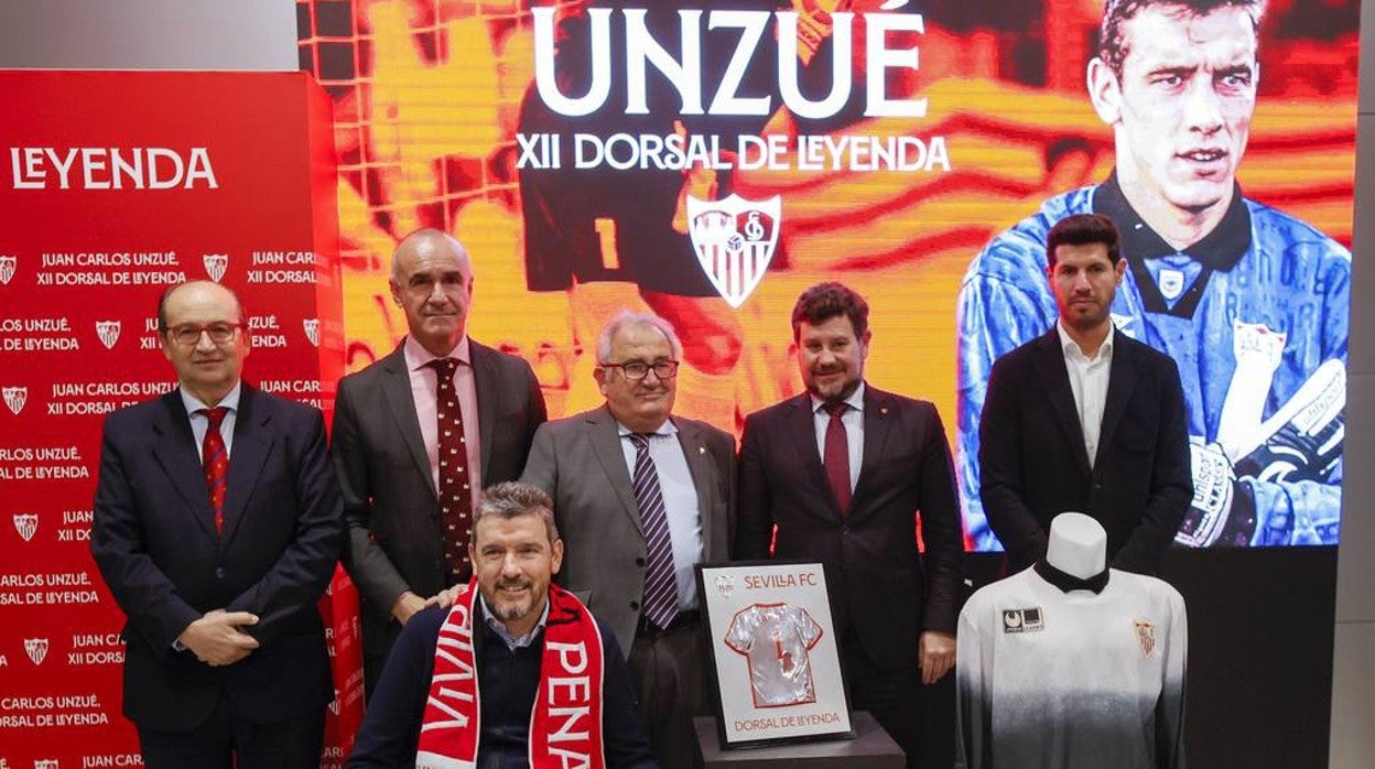 En imágenes, entrega del Dorsal de Leyenda del Sevilla FC a Juan Carlos Unzué