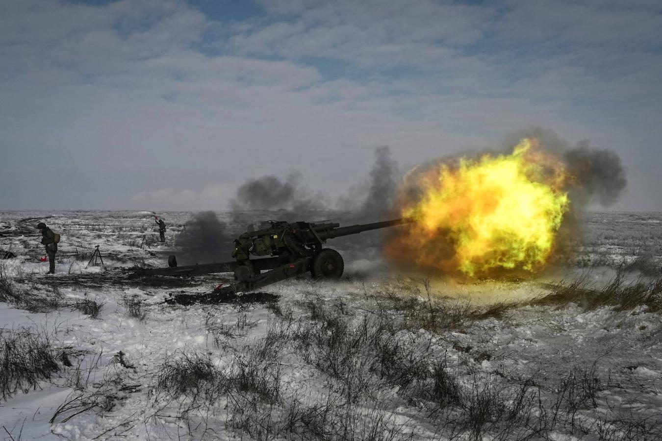 El fuego ruso no descansa. Fuerzas de Rusia disparan proyectiles durante unos ejercicios en la región de Rostov, cerca de Ucrania