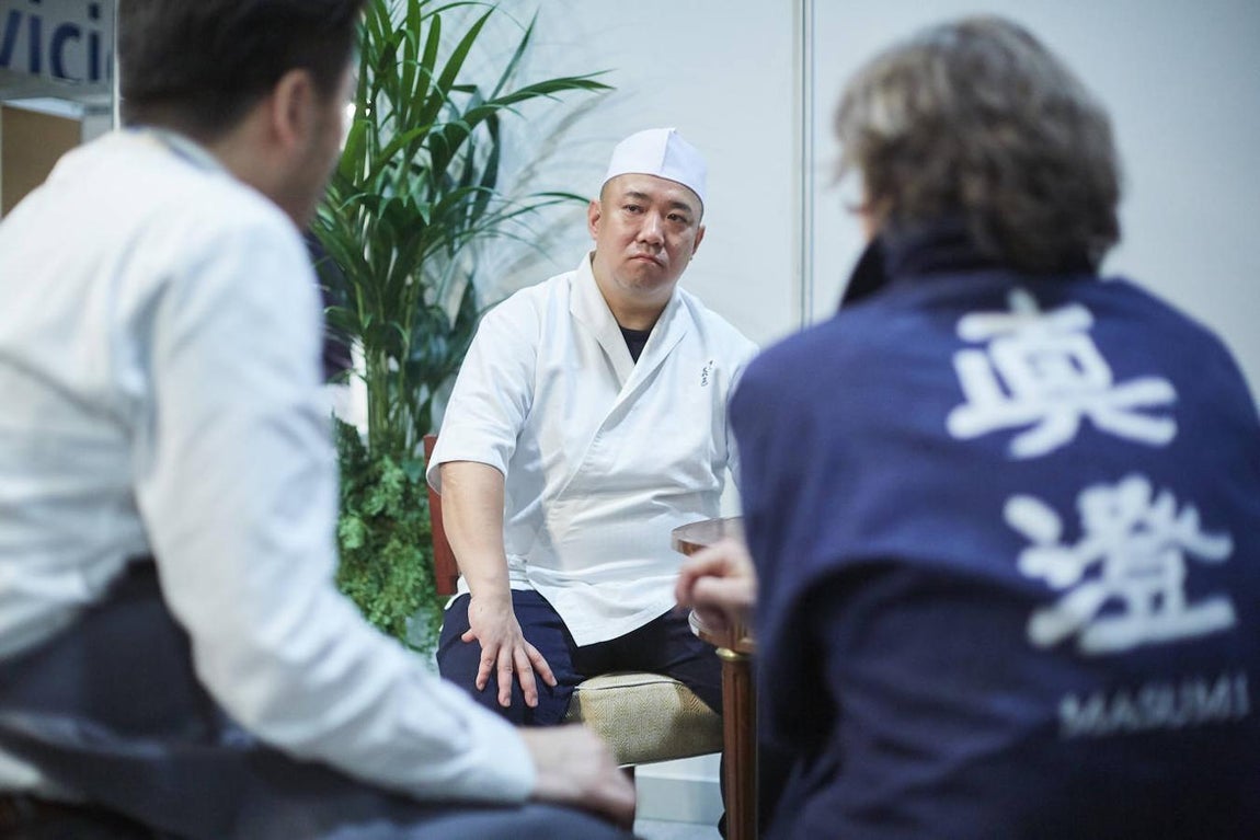 2020. Inteligencia artificial. El conocimiento sobre el comensal se somete a una novedosa perspectiva de neuromarketing. En esta edición cobra protagonismo la maduración de los pescados con Joshua Niland y Koji Kimura (en la imagen).