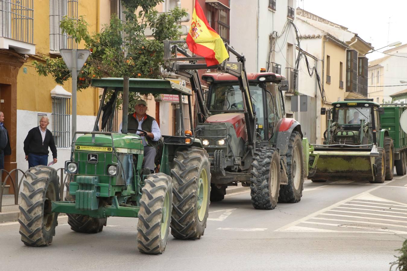 Las rotundas tractoradas de protesta del campo en Córdoba, en imágenes