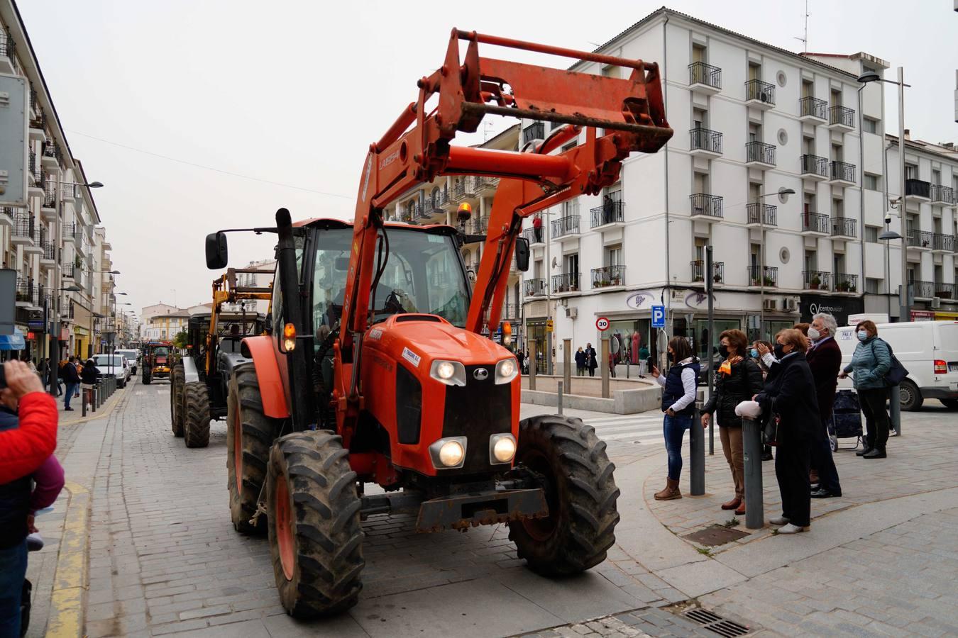 Las rotundas tractoradas de protesta del campo en Córdoba, en imágenes