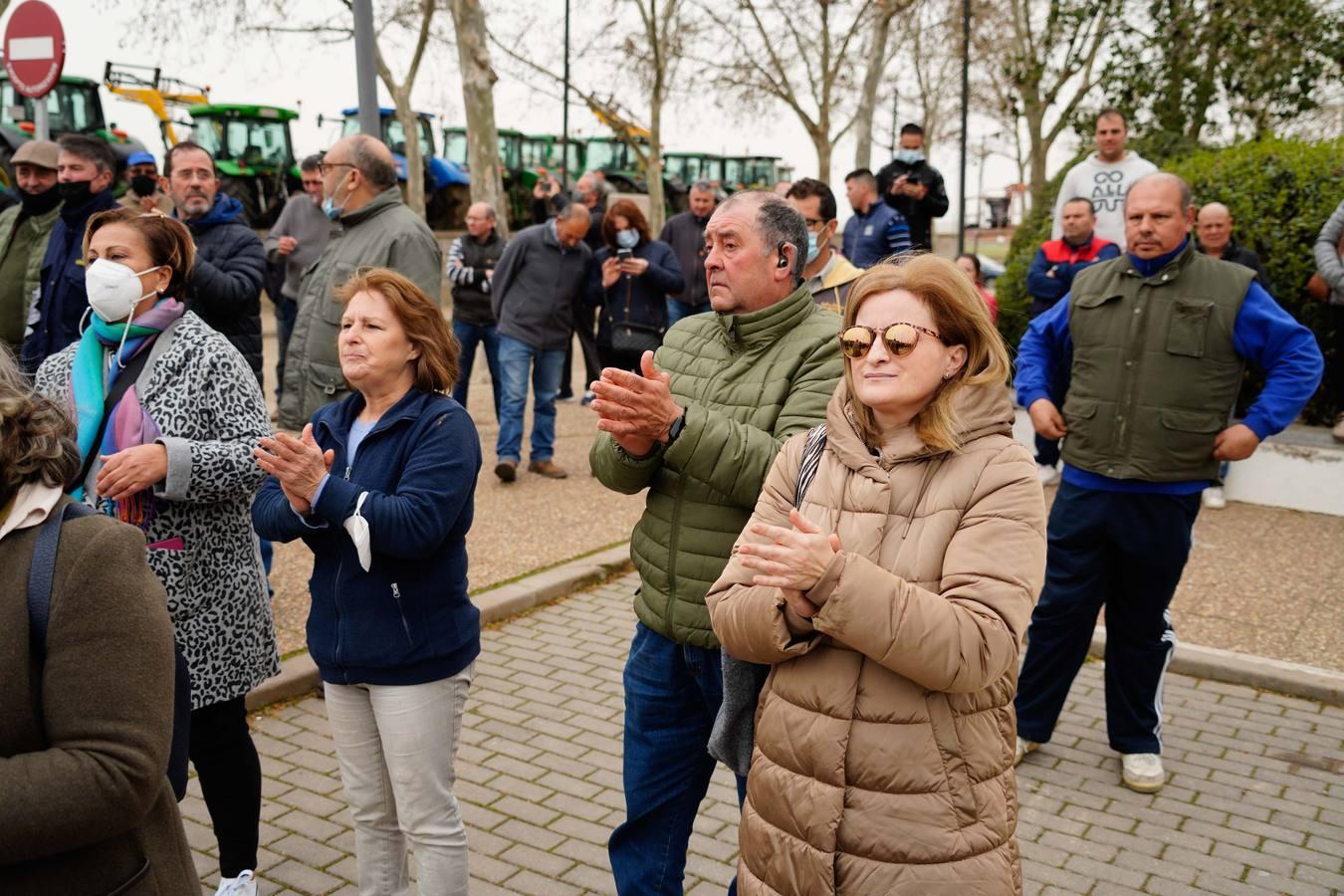 Las rotundas tractoradas de protesta del campo en Córdoba, en imágenes