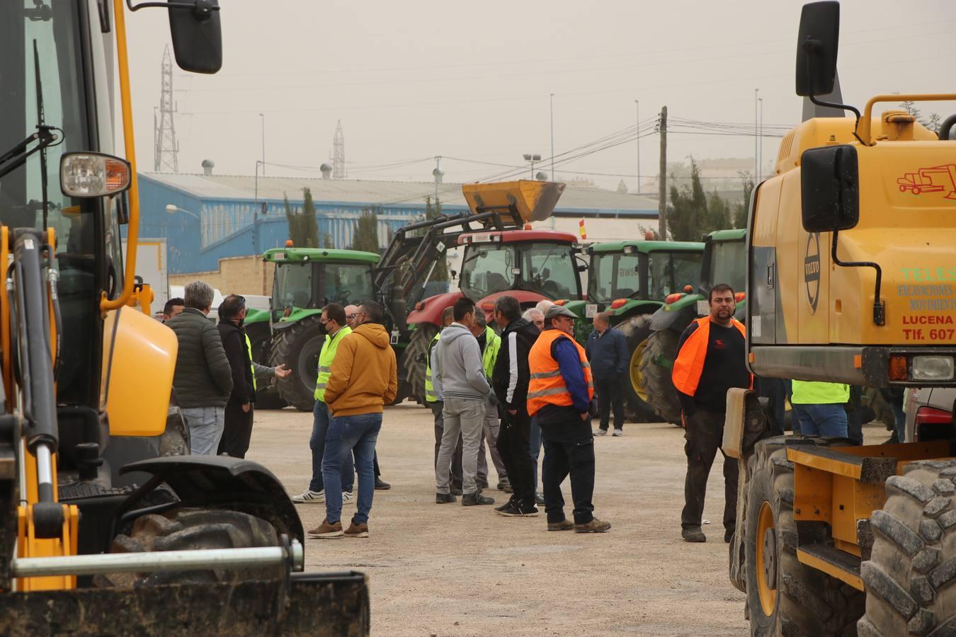 Las rotundas tractoradas de protesta del campo en Córdoba, en imágenes