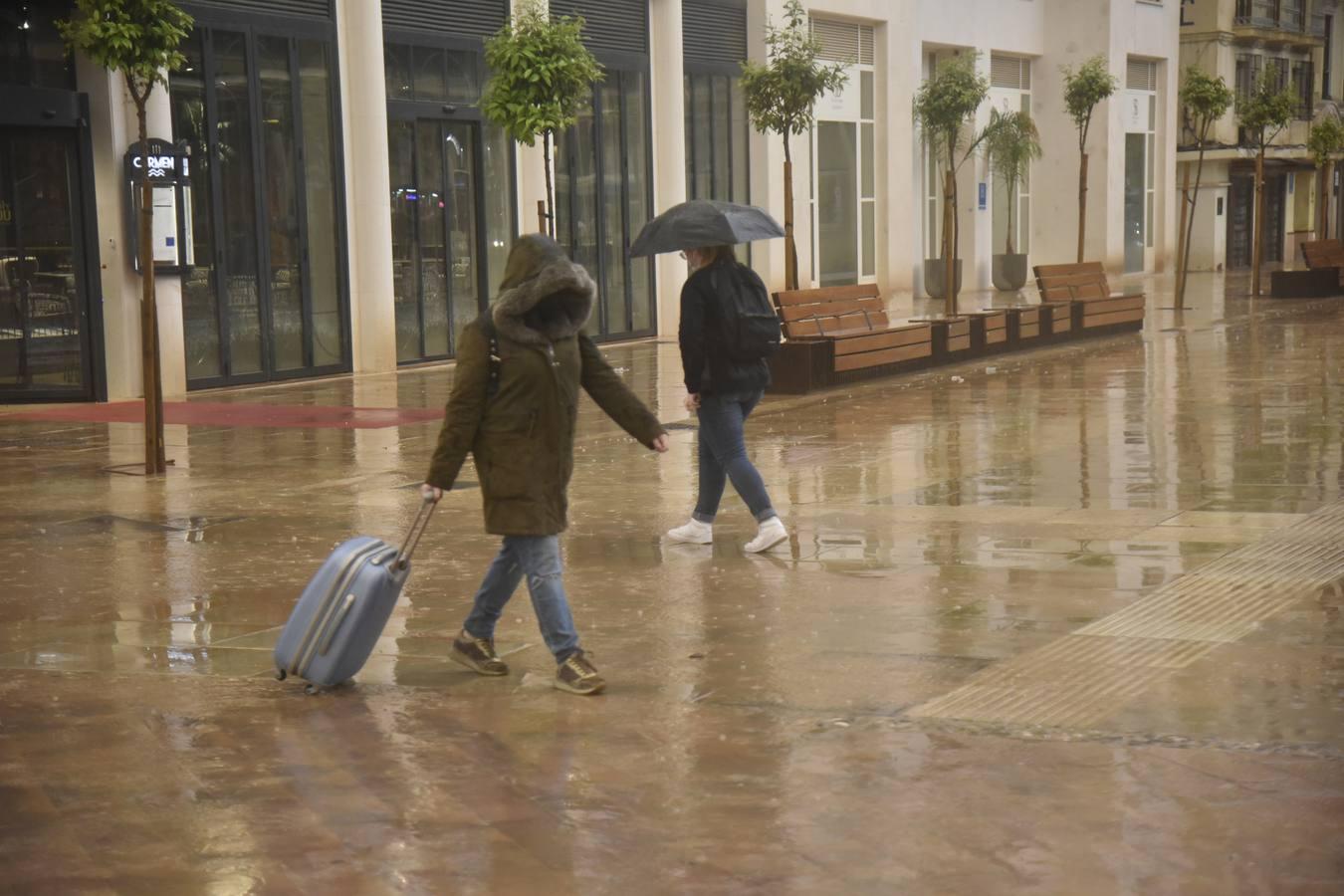 En imágenes, así ha quedado Málaga tras horas de lluvia de barro por la calima