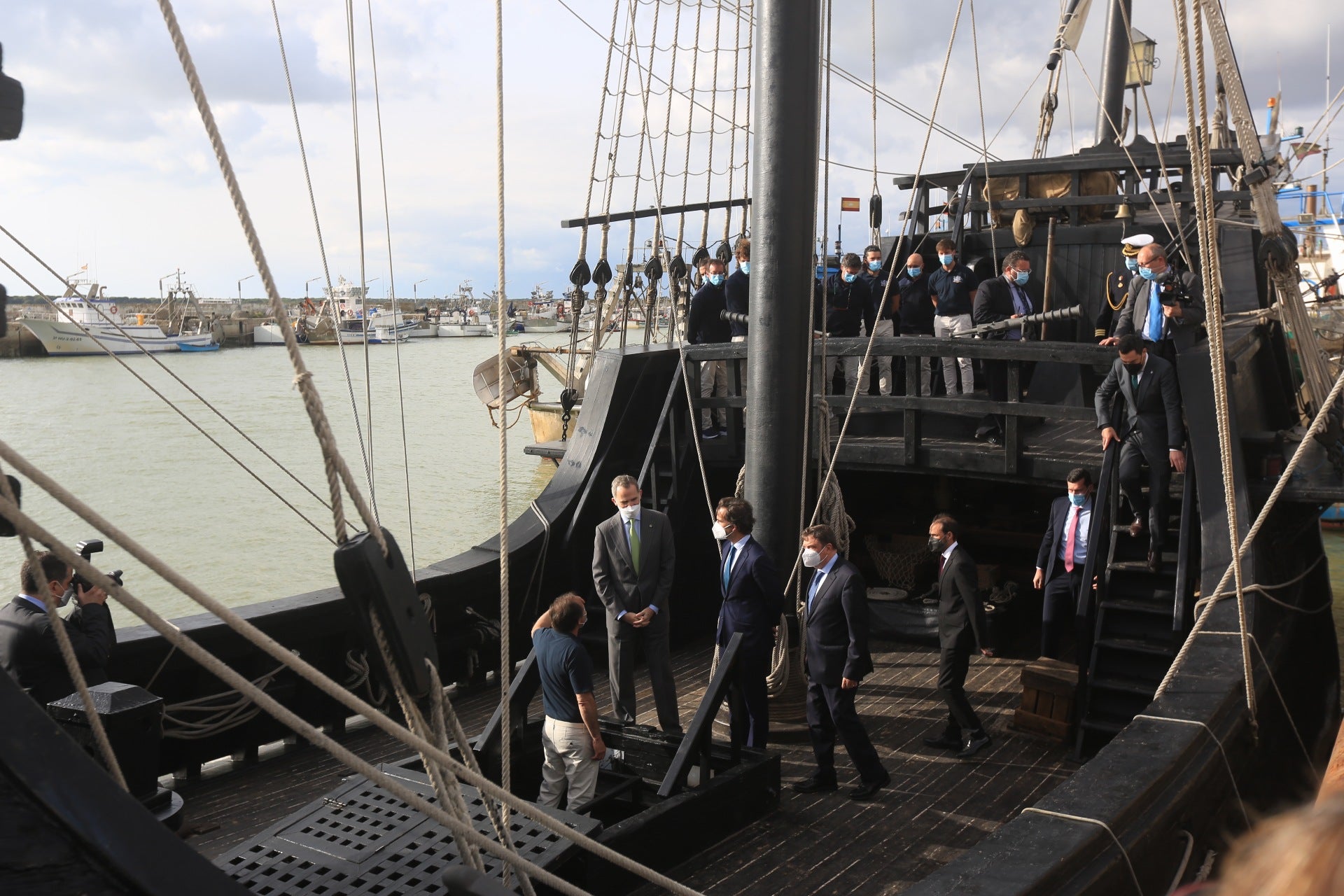 Fotos: Felipe VI en la Cofradía de Pescadores de Sanlúcar y la Nao Victoria