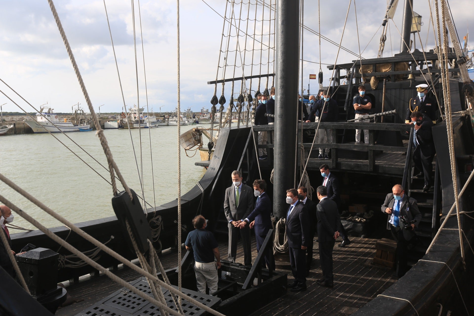 Fotos: Felipe VI en la Cofradía de Pescadores de Sanlúcar y la Nao Victoria