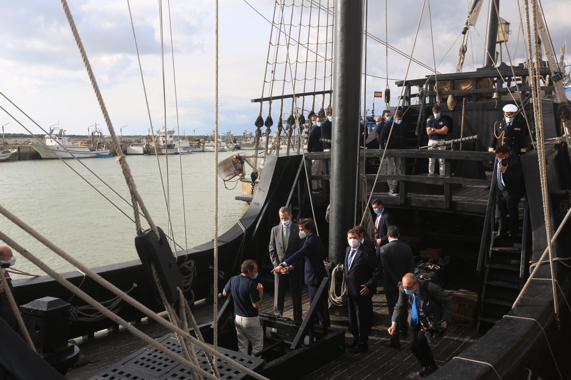 Fotos: Felipe VI en la Cofradía de Pescadores de Sanlúcar y la Nao Victoria