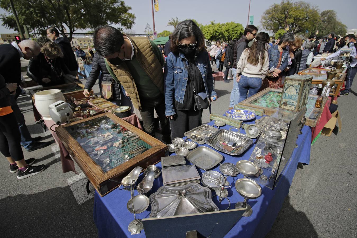 El Paseo Colón se ha convertido por un día en 'Calle Cultura'. JUAN FLORES