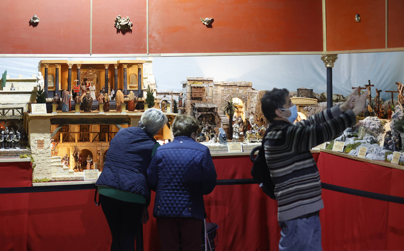 La llamativa Pasión de Cristo en quince dioramas en Zoco Córdoba