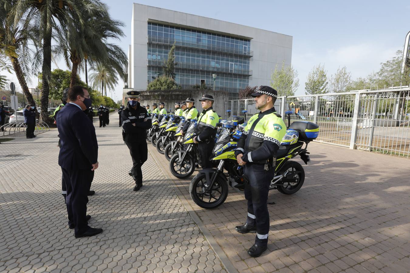 Diez nuevas motos para la Policía Local de Sevilla