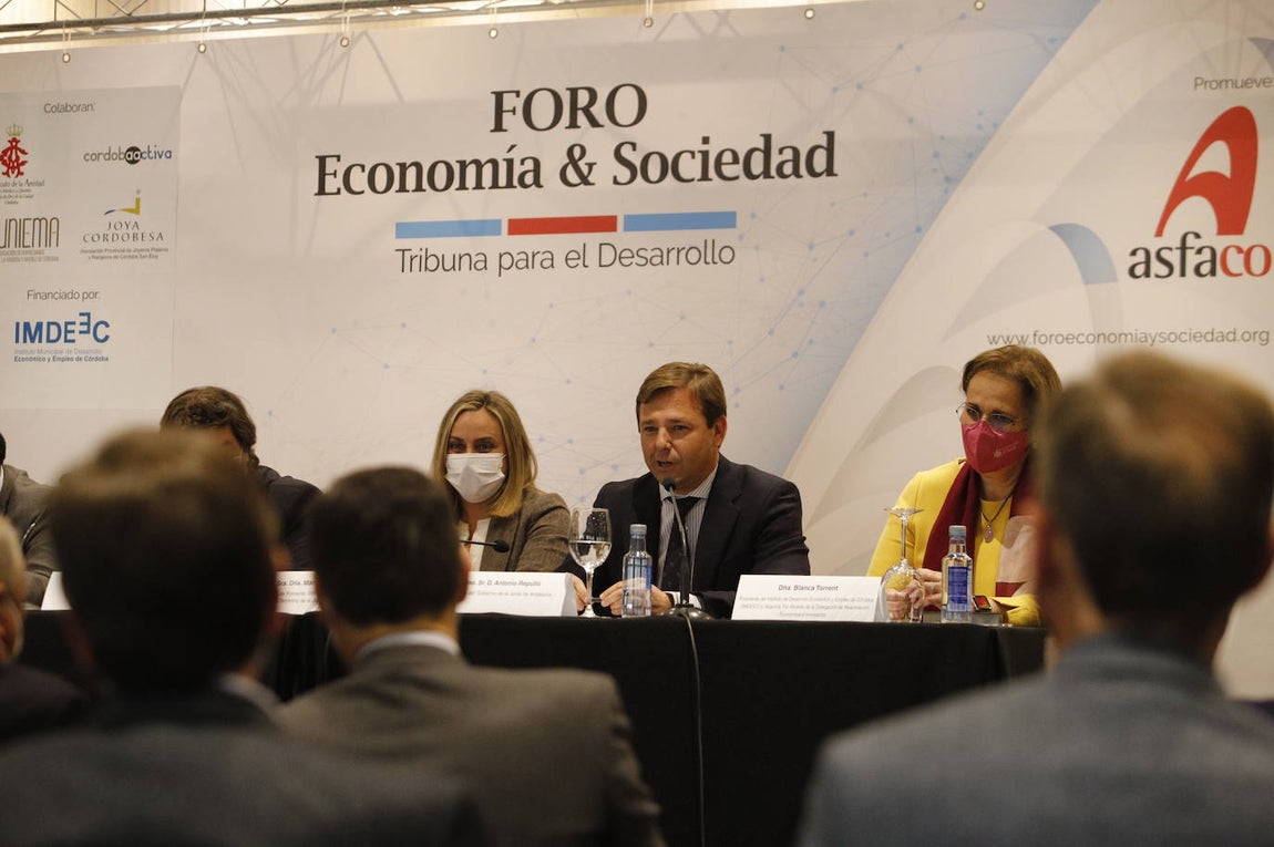 La conferencia de la consejera de Fomento en el foro de Asfaco, en imágenes