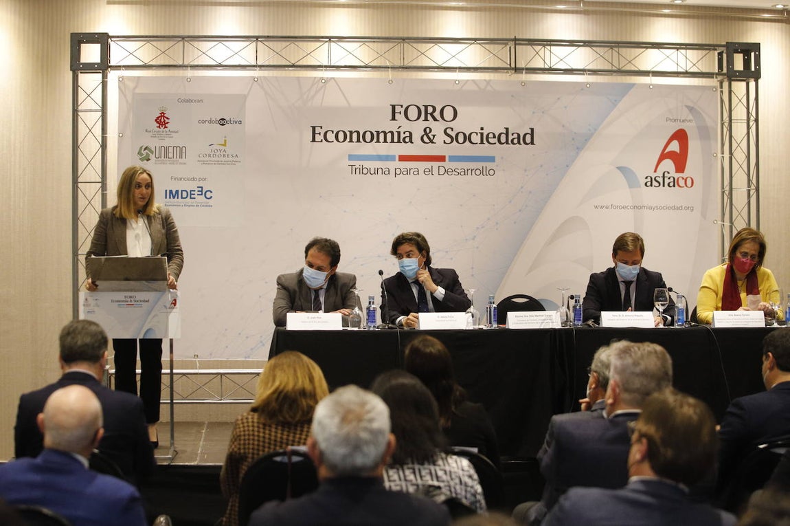 La conferencia de la consejera de Fomento en el foro de Asfaco, en imágenes