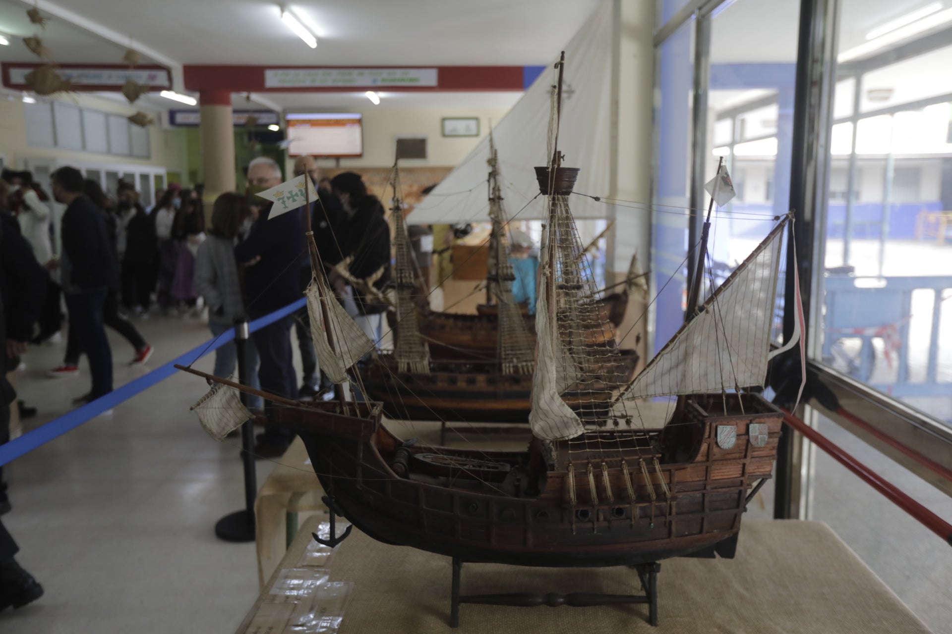 Elcano y Magallanes desembarcan en el IES Fernando Aguilar de Cádiz