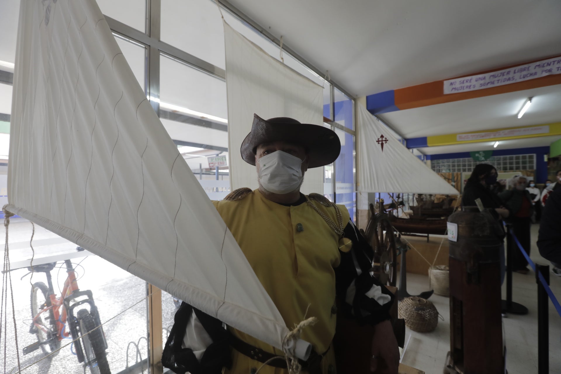 Elcano y Magallanes desembarcan en el IES Fernando Aguilar de Cádiz