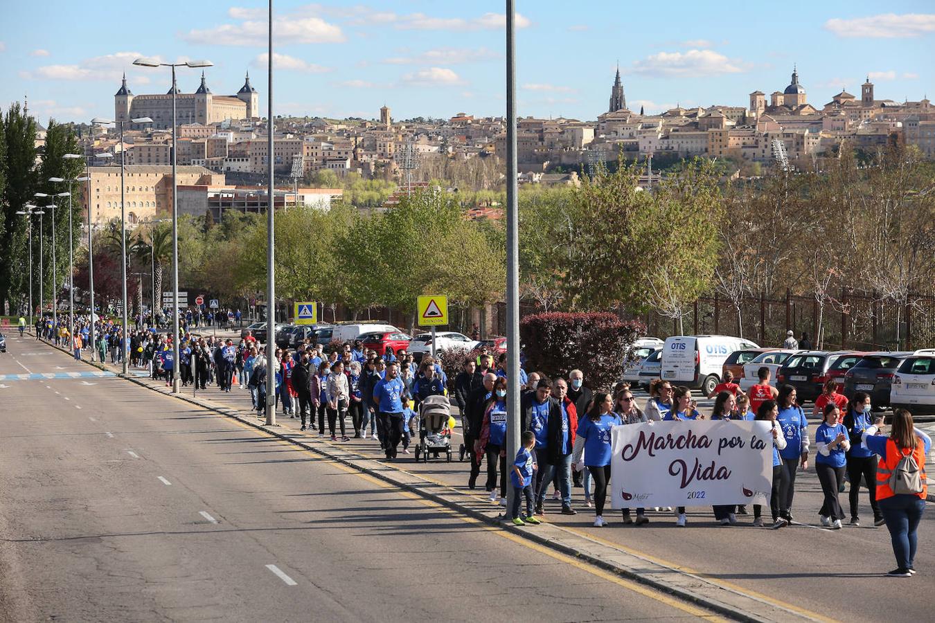 Multitudinaria Marcha por la Vida por las calles de Toledo