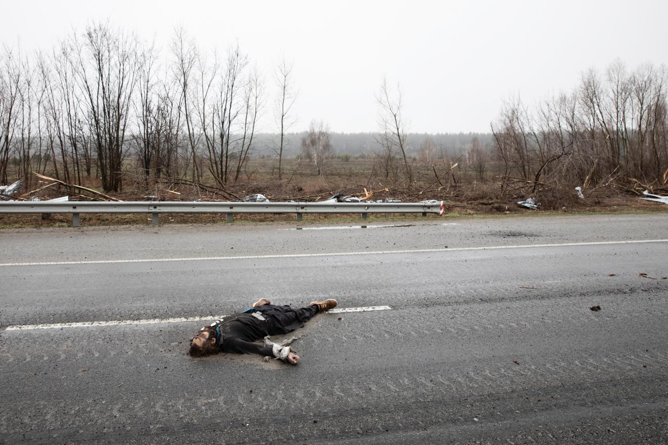 Las autoridades dicen que en Irpin han muerto alrededor de 200 personas. 