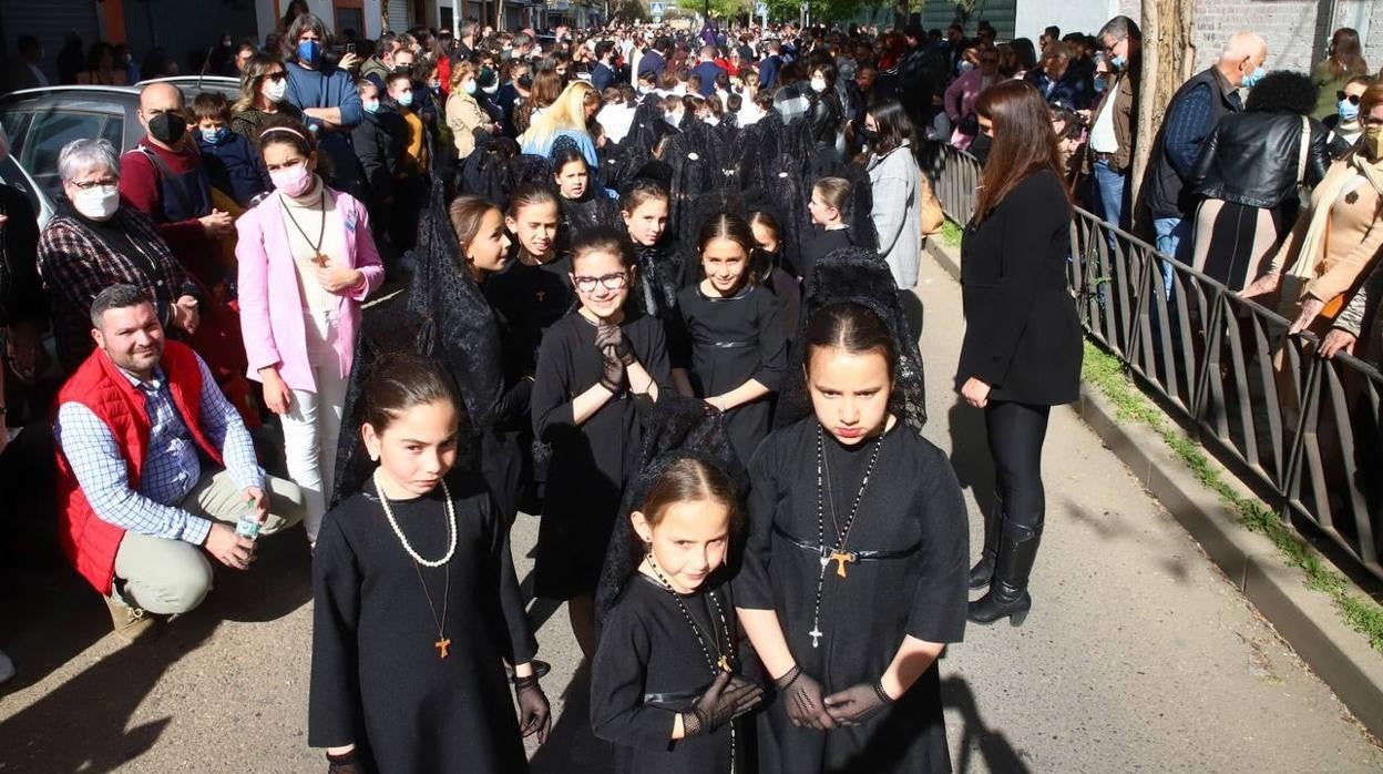 La Semana Santa Infantil del colegio Santa María de Guadalupe de Córdoba, en imágenes