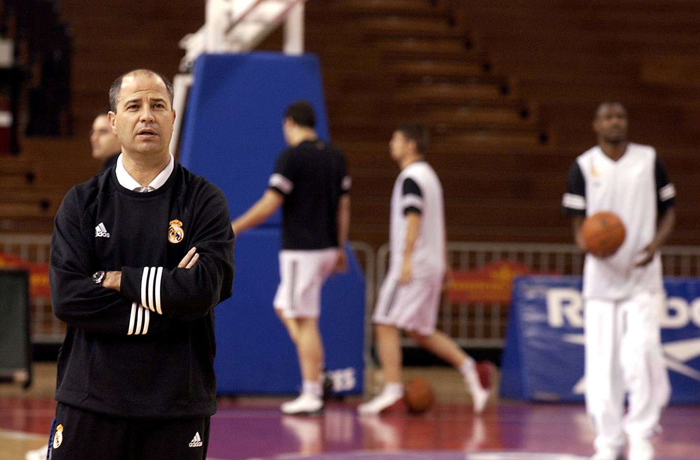 Repaso visual por la vida de Javier Imbroda, primero como entrenador de baloncesto y luego como consejero de Educación y Deportes. AGENCIAS / ABC