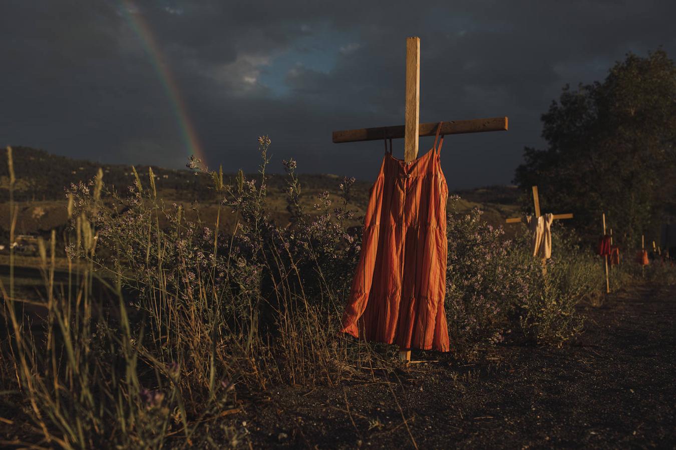 Una imagen de las tumbas de niños indígenas de los internados de Canadá, premio World Press Photo 2022