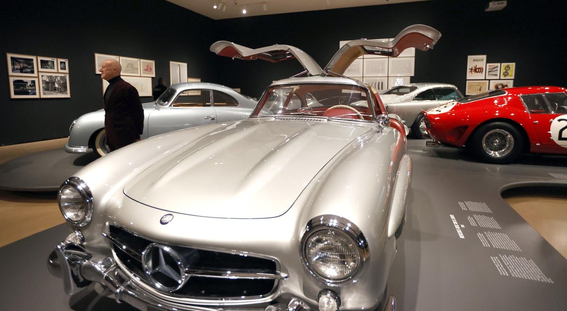 El Museo Guggenheim Bilbao ha presentado este miércoles la exposición 'Motion. Autos, Art, Architecture', organizada en colaboración con la Norman Foster Foundation. 