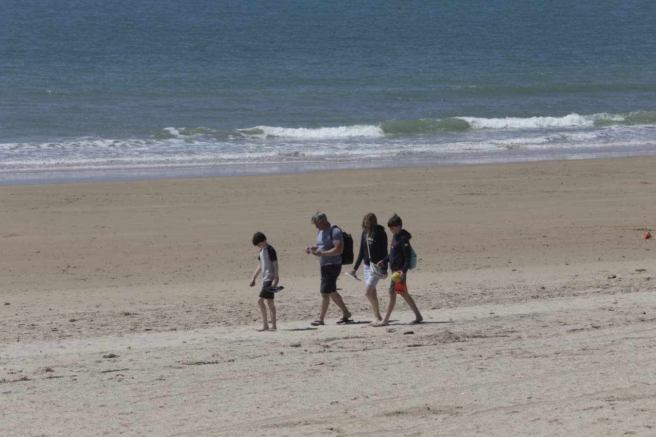 En imágenes: Así está la playa de La Barrosa en Chiclana para la Semana Santa 2022