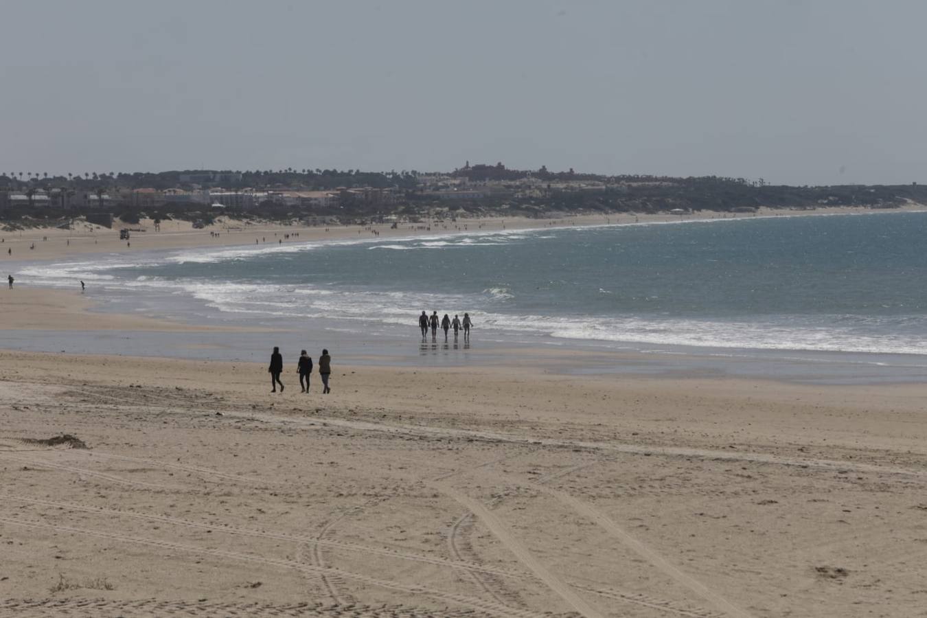 En imágenes: Así está la playa de La Barrosa en Chiclana para la Semana Santa 2022