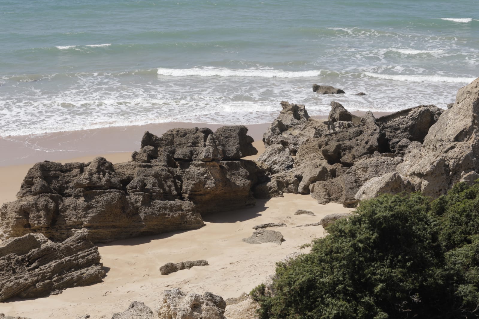 En imágenes: Así está la playa de Roche de cara a la Semana Santa