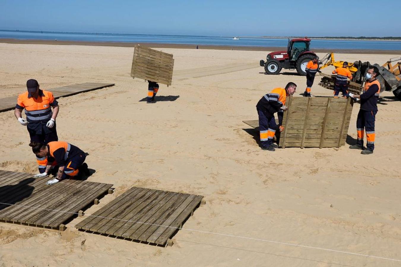 En imágenes: Así está la playa de Sanlúcar días antes del comienzo de la Semana Santa