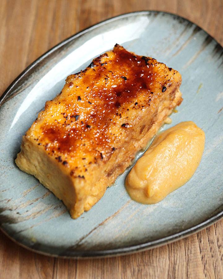 11. La Nobia: torrija de leche con pan brioche, crema de naranja y toque de toffee. Salitre, 45. Madrid. 91 001 59 67