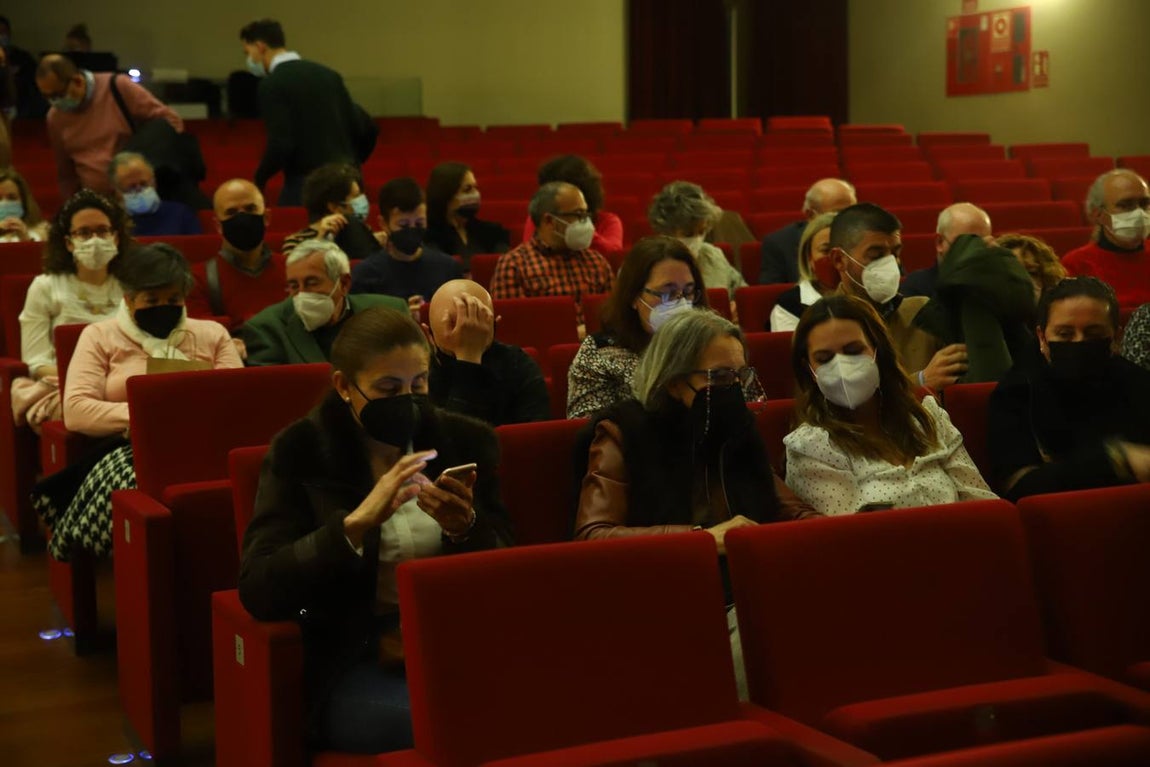 El místico montaje en que Lluis Homar y Adriana Ozores ponen voz a San Juan de la Cruz, imágenes
