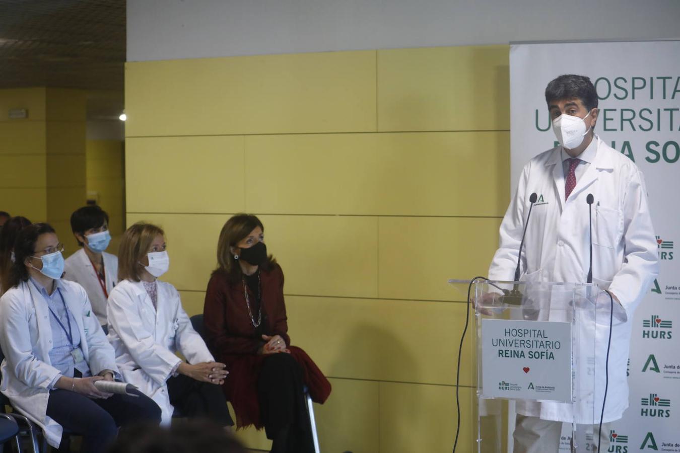 El primer trasplante renal cruzado en el Hospital Reina Sofía, en imágenes