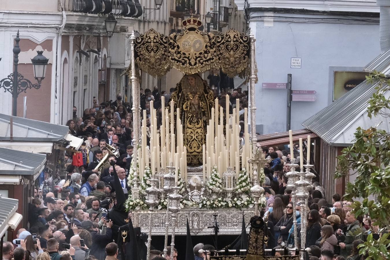 FOTOS: Procesión de Servitas el Viernes de Dolores, en la Semana Santa de Cádiz 2022