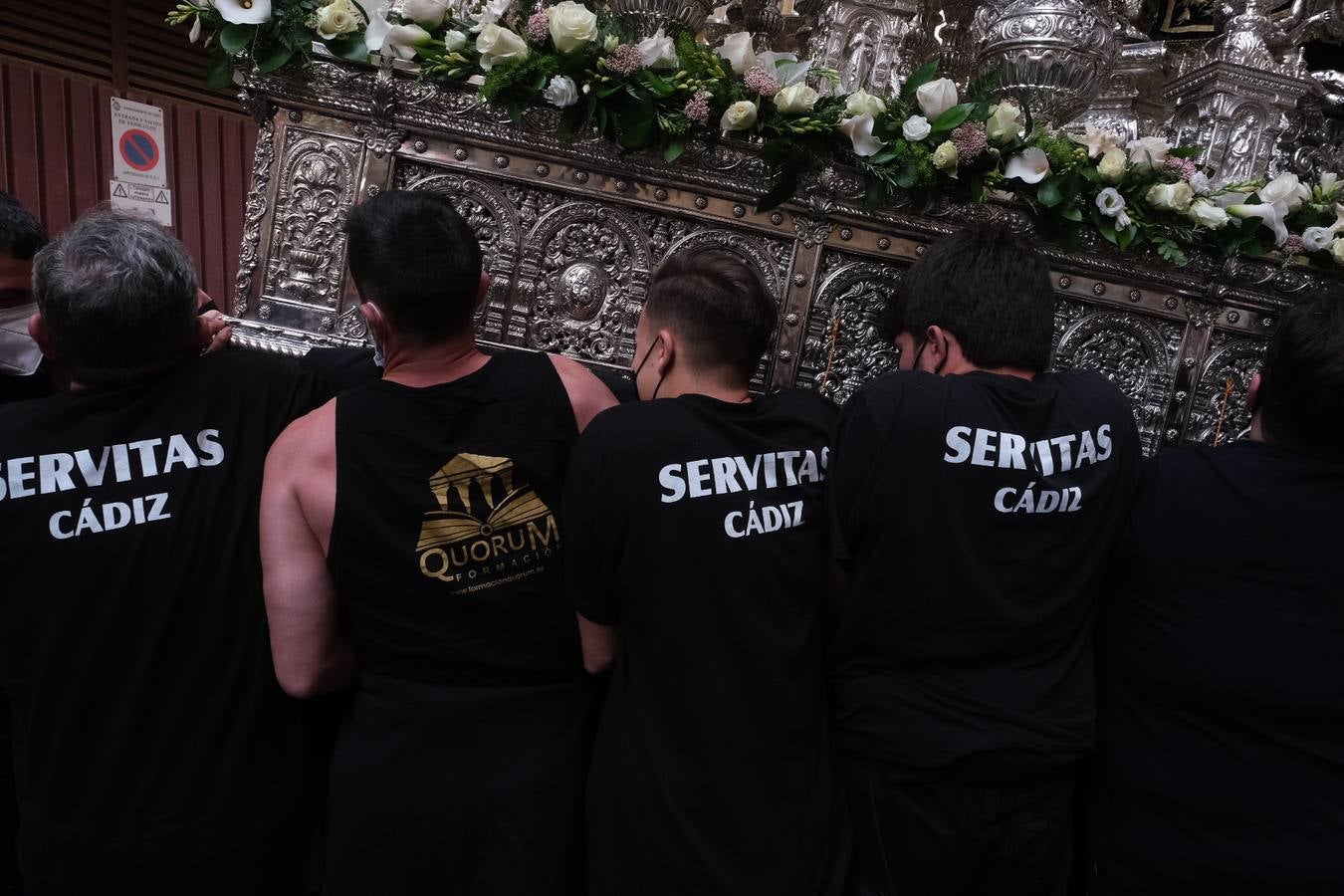 FOTOS: Procesión de Servitas el Viernes de Dolores, en la Semana Santa de Cádiz 2022