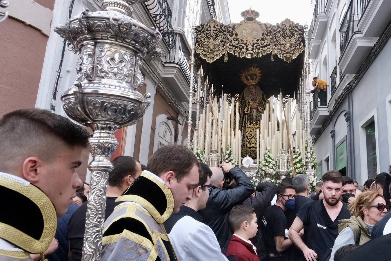 FOTOS: Procesión de Servitas el Viernes de Dolores, en la Semana Santa de Cádiz 2022