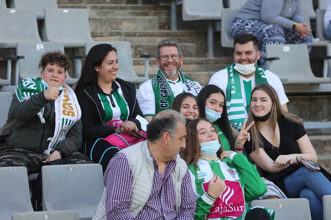 En imágenes, el fantástico ambiente en el Córdoba CF - Villanovense