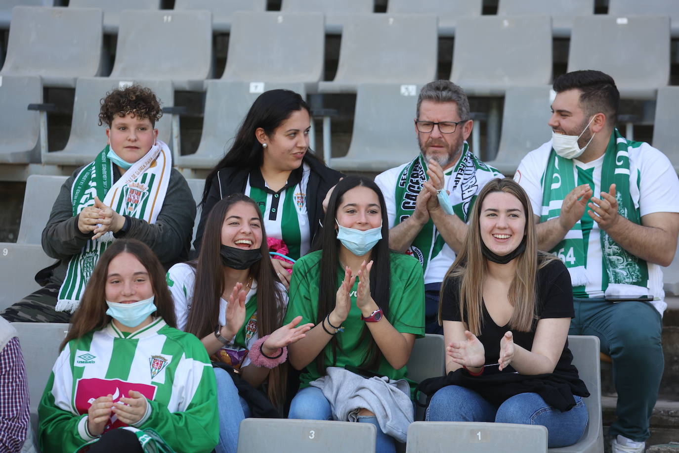 En imágenes, el fantástico ambiente en el Córdoba CF - Villanovense