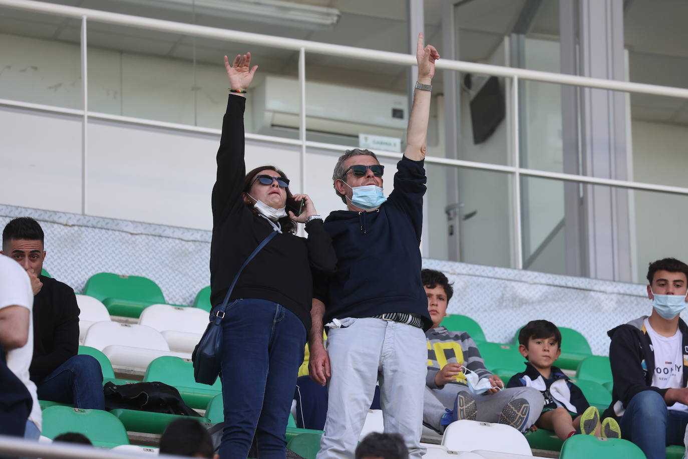 En imágenes, el fantástico ambiente en el Córdoba CF - Villanovense