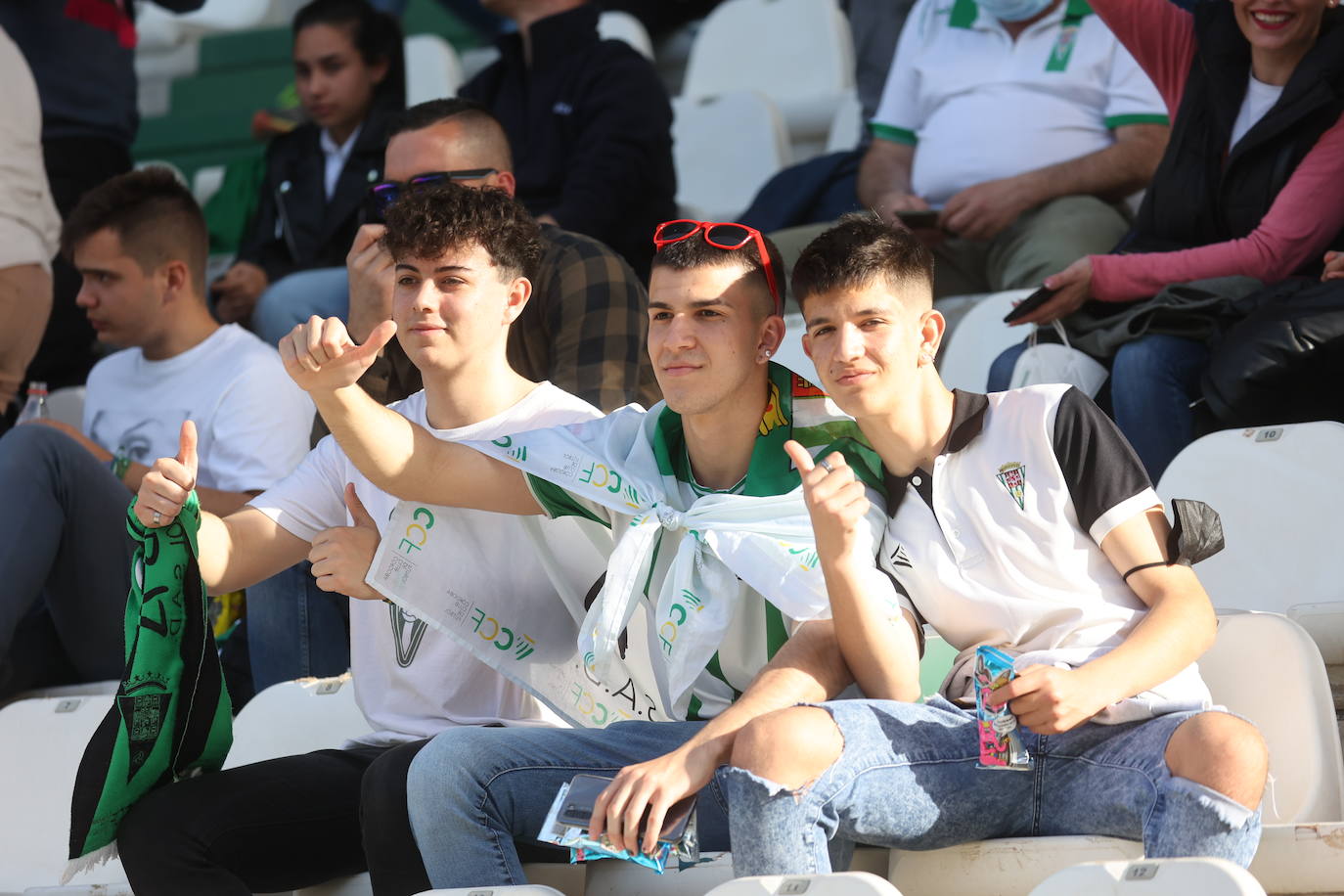 En imágenes, el fantástico ambiente en el Córdoba CF - Villanovense