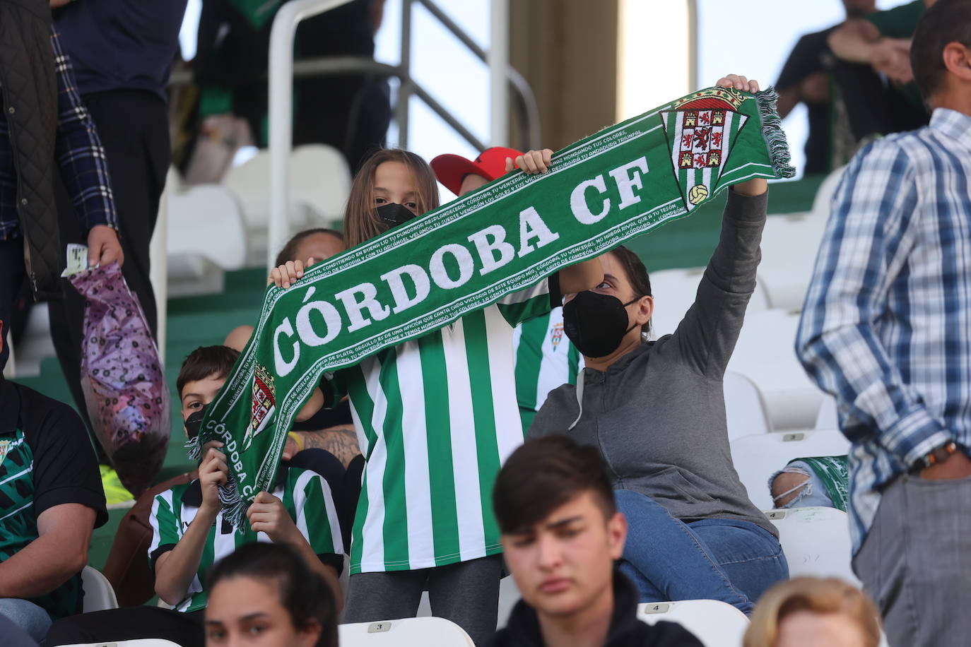 En imágenes, el fantástico ambiente en el Córdoba CF - Villanovense