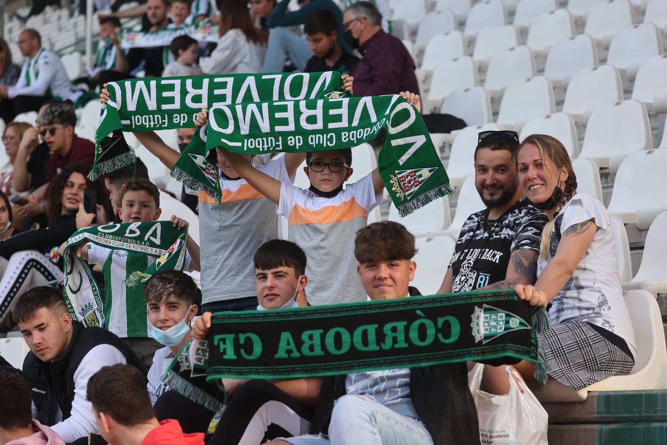 En imágenes, el fantástico ambiente en el Córdoba CF - Villanovense