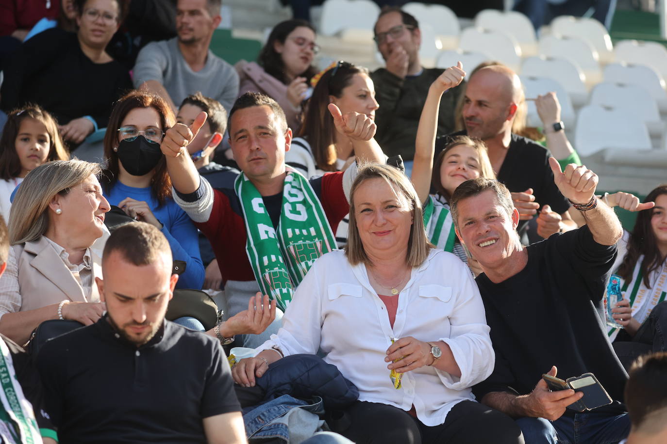 En imágenes, el fantástico ambiente en el Córdoba CF - Villanovense