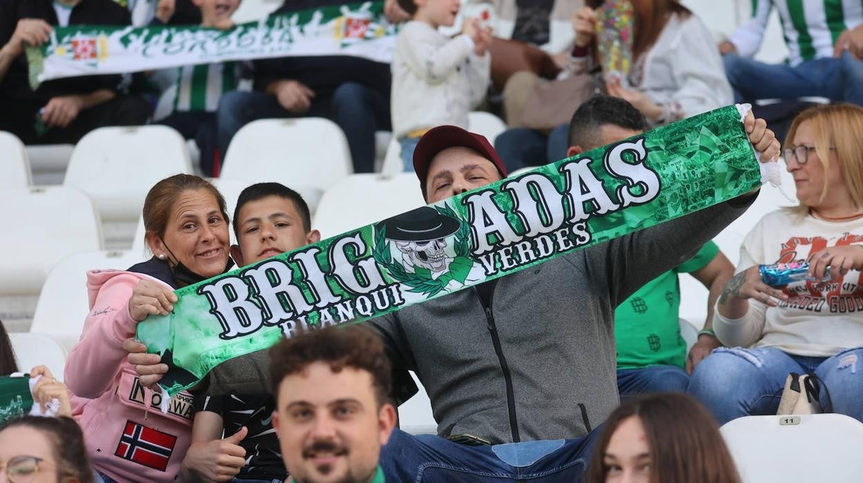 En imágenes, el fantástico ambiente en el Córdoba CF - Villanovense