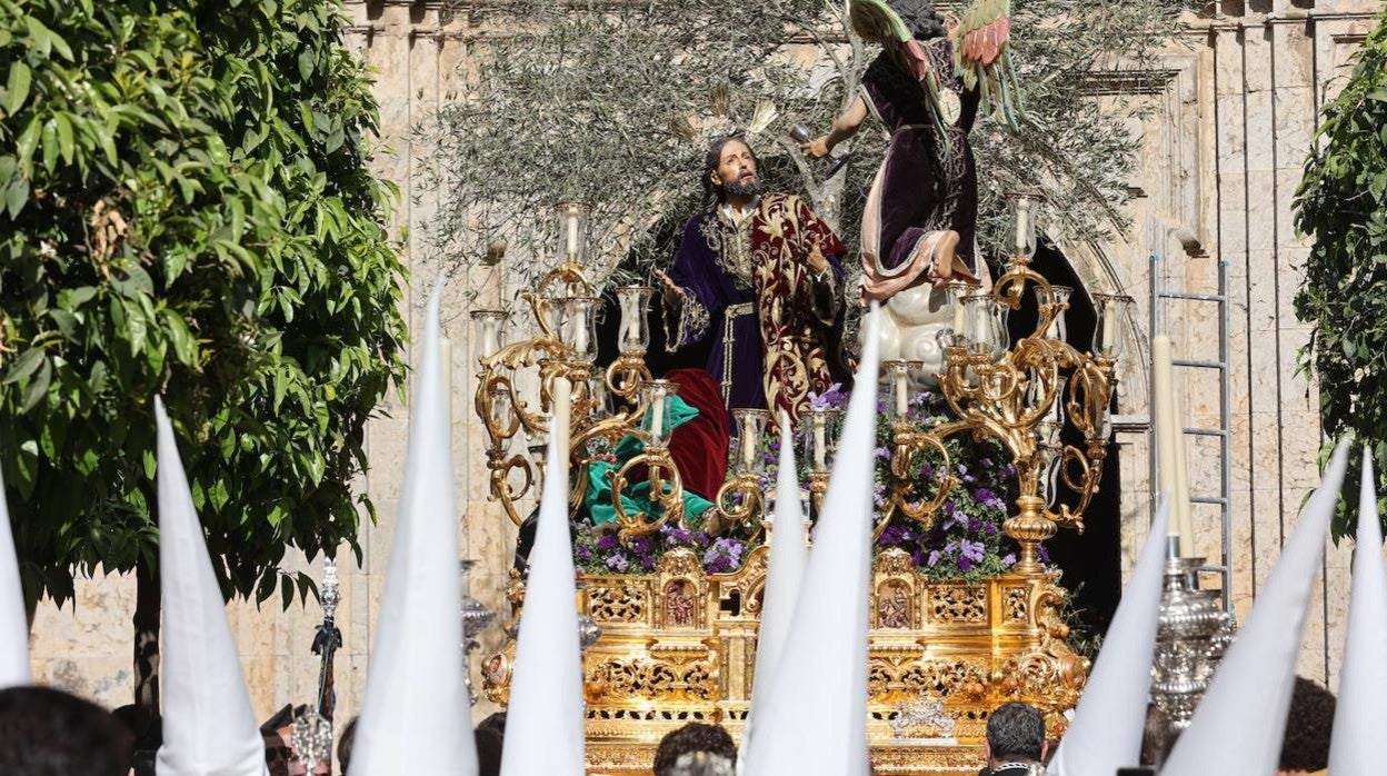 La hermandad del Huerto ilumina Córdoba el Domingo de Ramos