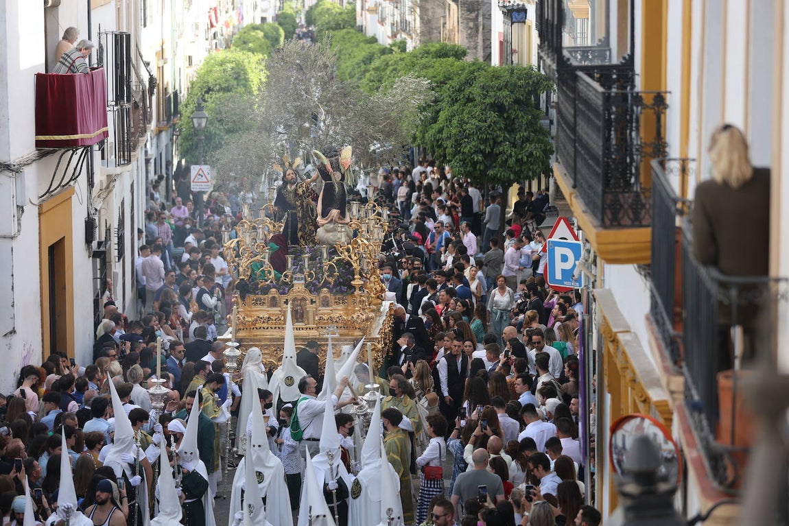 La hermandad del Huerto ilumina Córdoba el Domingo de Ramos