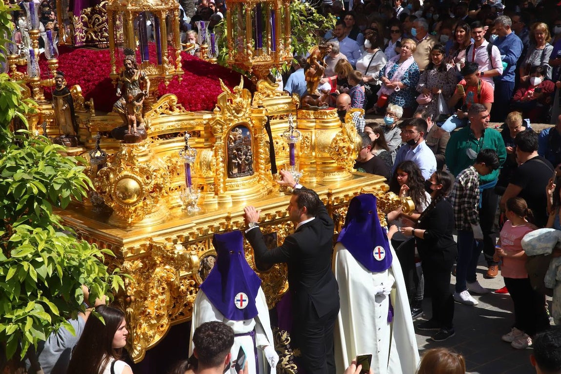 El imágenes, el Rescatado reparte su gracia el Domingo de Ramos en Córdoba
