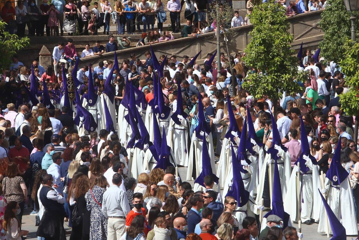 El imágenes, el Rescatado reparte su gracia el Domingo de Ramos en Córdoba