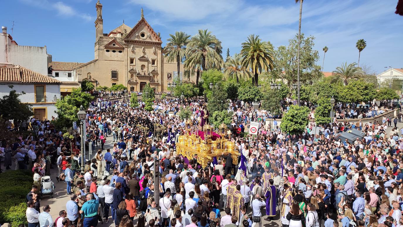 El imágenes, el Rescatado reparte su gracia el Domingo de Ramos en Córdoba