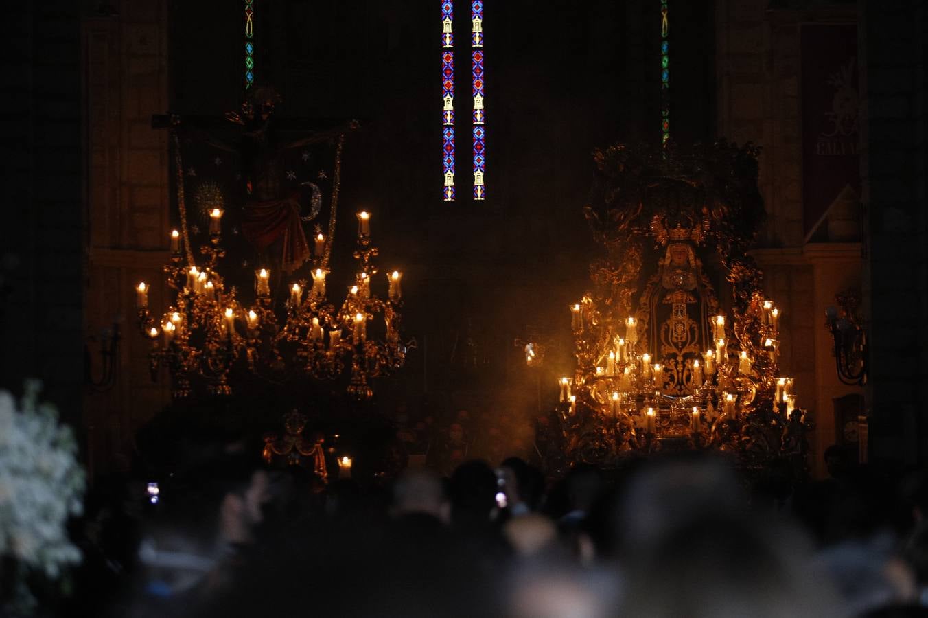 Las sobrias imágenes de Ánimas en el interior de San Lorenzo este Lunes Santo