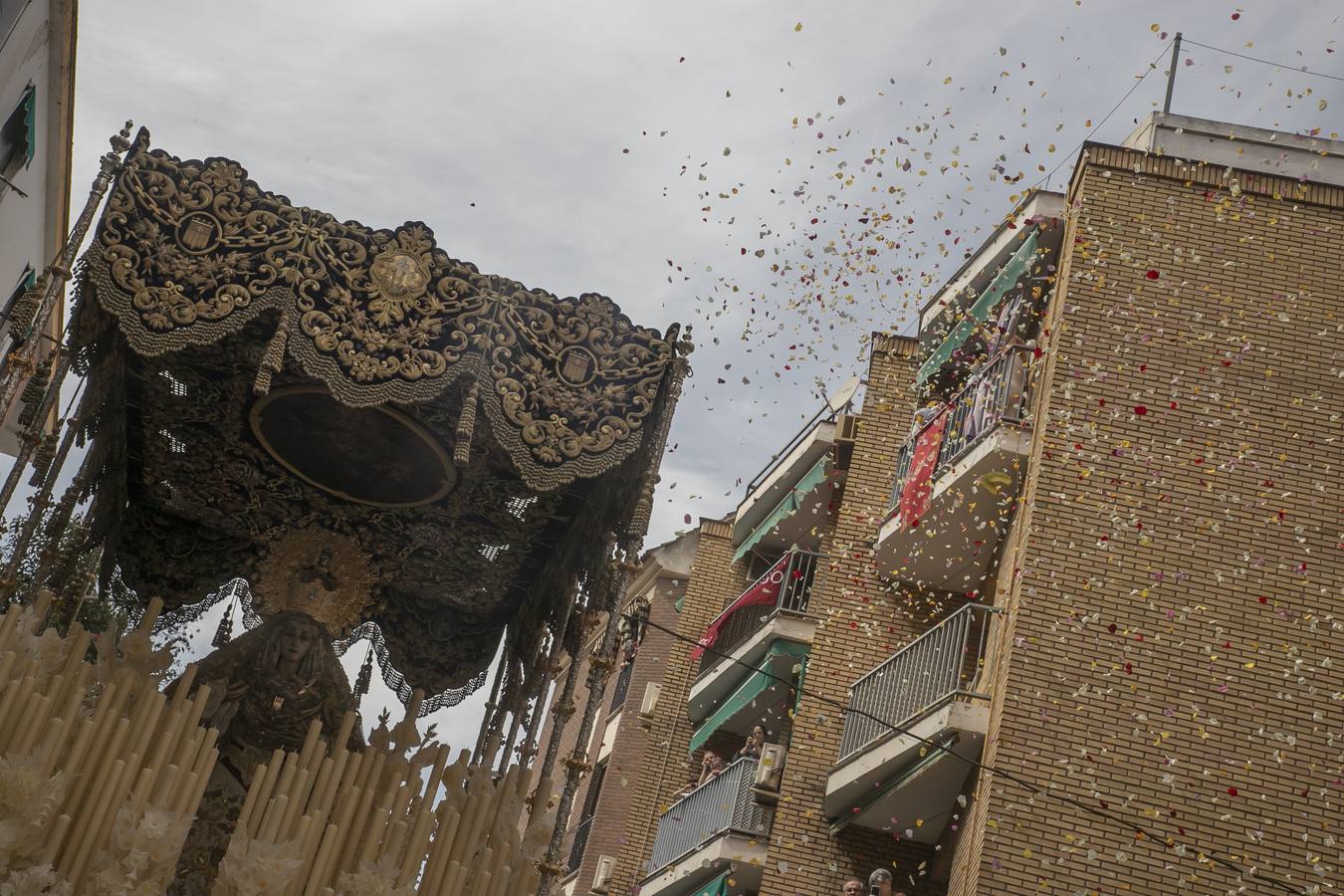 Lunes Santo | Bulla, devoción y todo un barrio tras la Merced de Córdoba, en imágenes